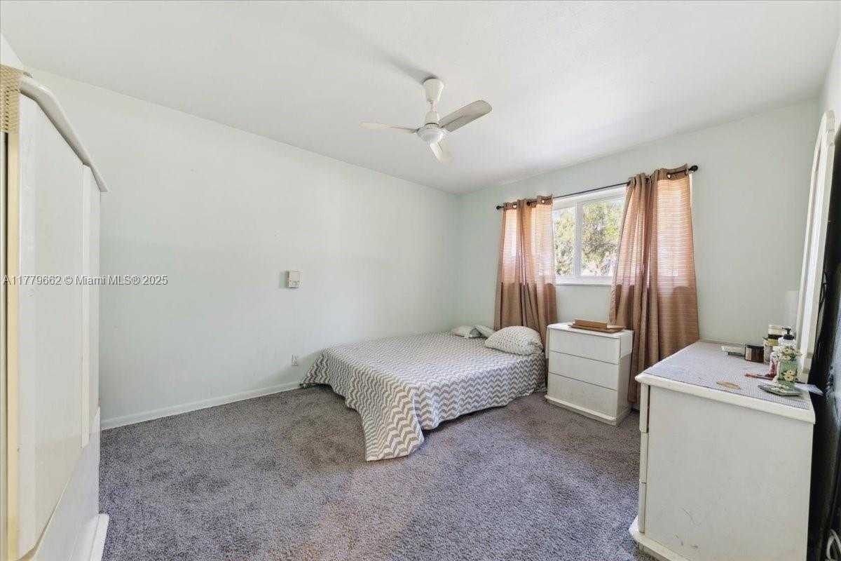 Small Image of 1625 EAST RIVER DR, Margate Number 43