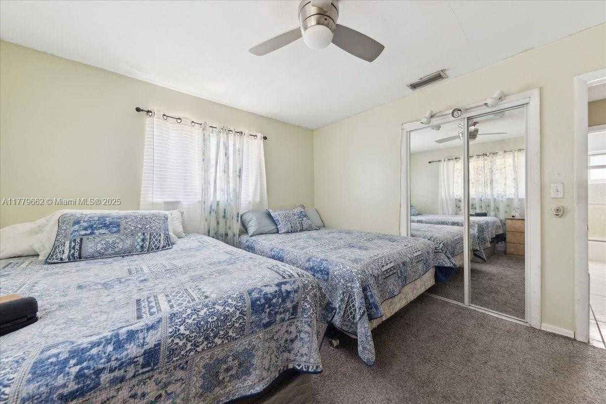 Small Image of 1625 EAST RIVER DR, Margate Number 47