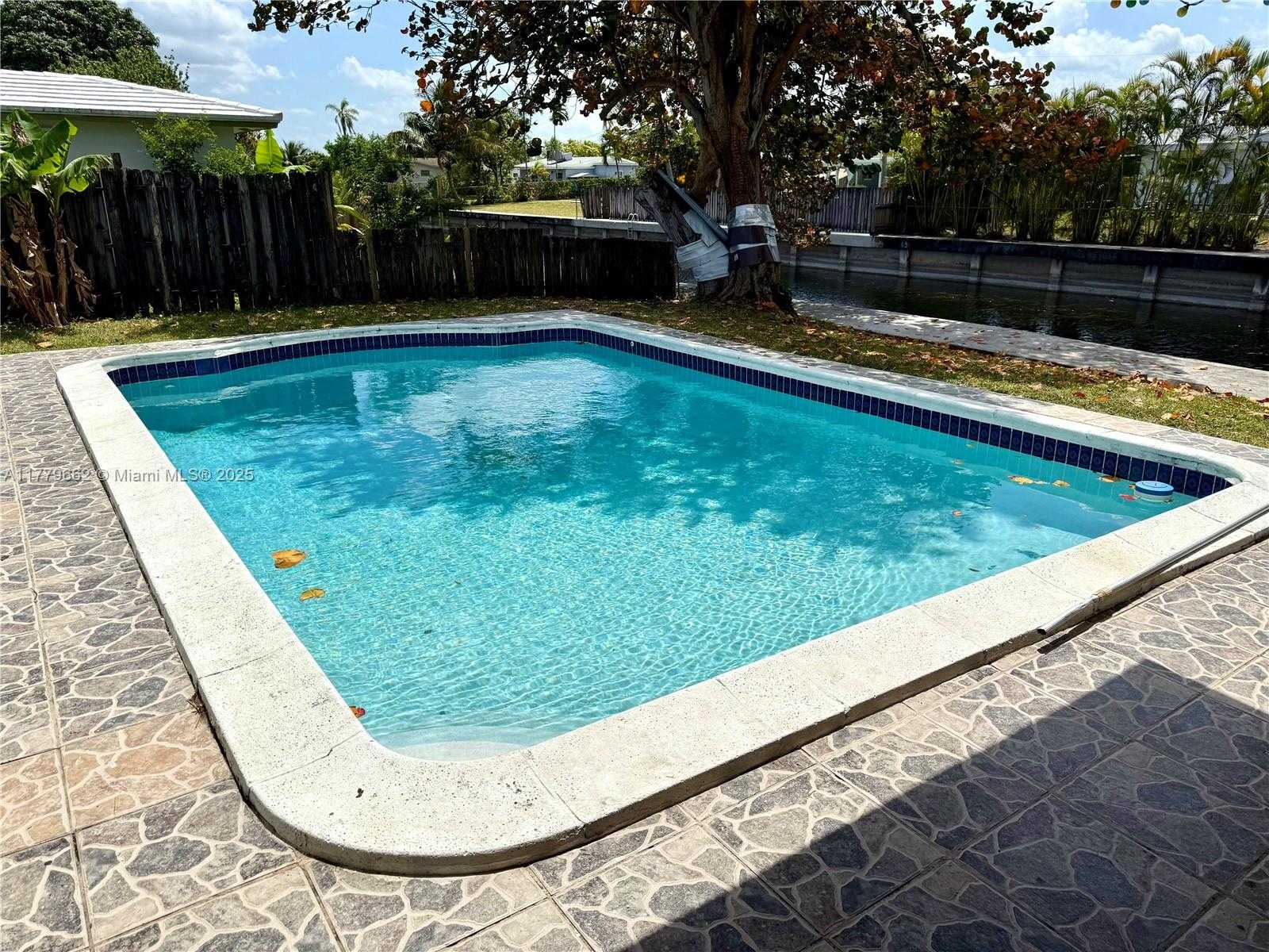 Small Image of 1625 EAST RIVER DR, Margate Number 5