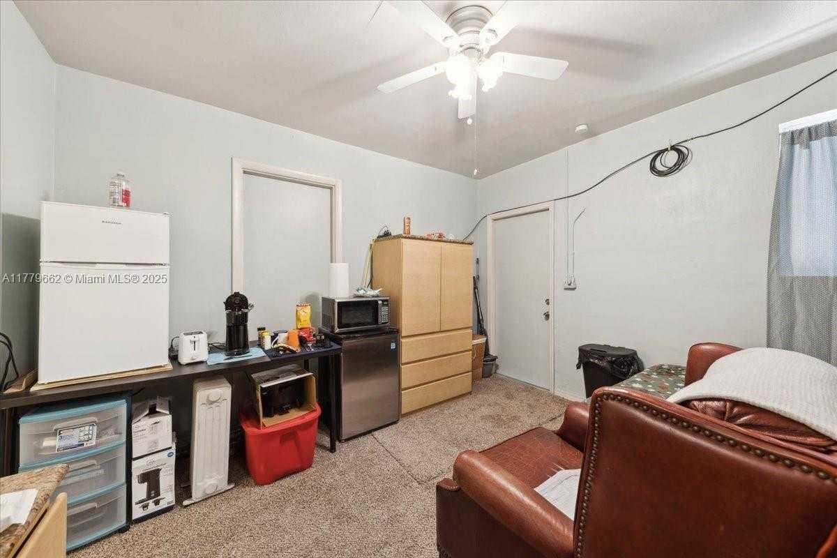 Small Image of 1625 EAST RIVER DR, Margate Number 53