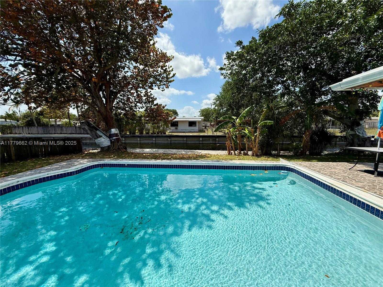Small Image of 1625 EAST RIVER DR, Margate Number 6