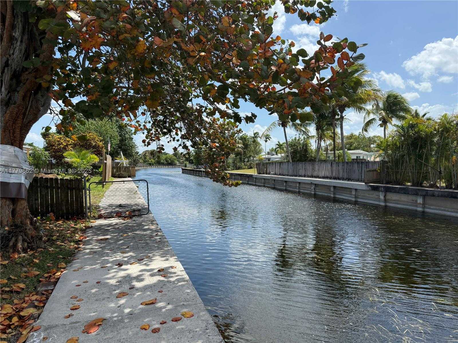 Small Image of 1625 EAST RIVER DR, Margate Number 7