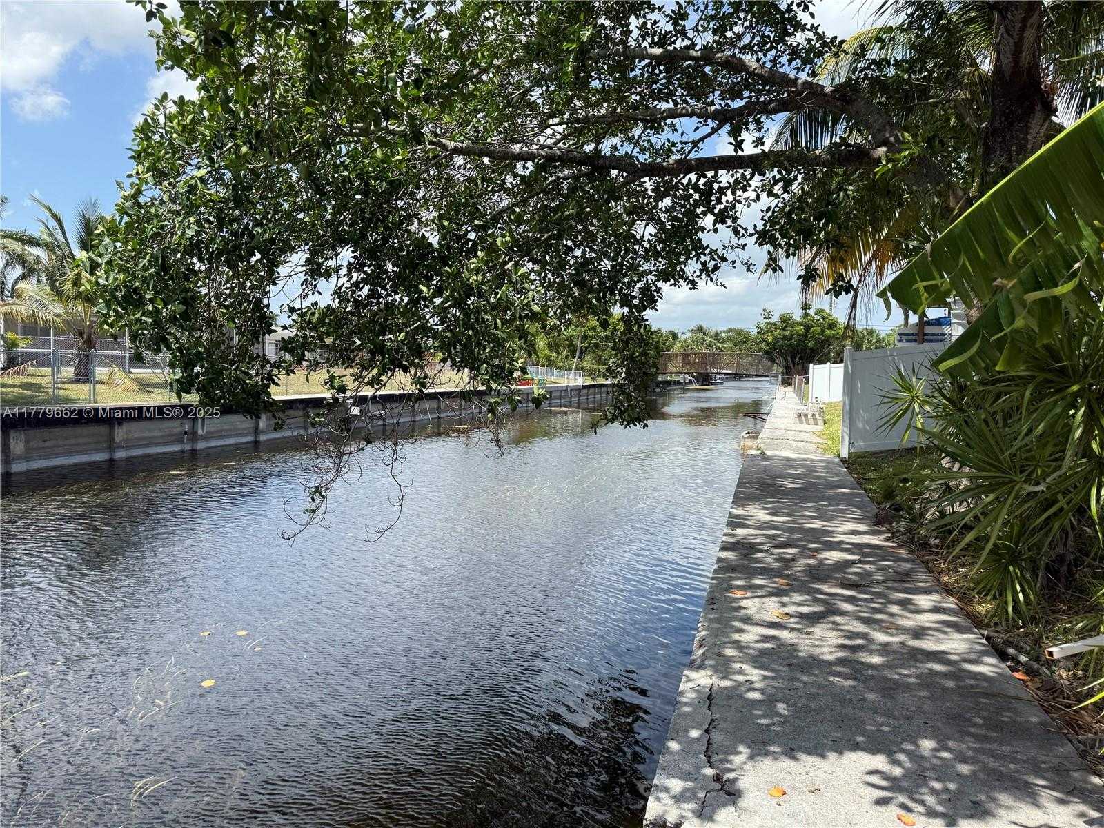 Small Image of 1625 EAST RIVER DR, Margate Number 8