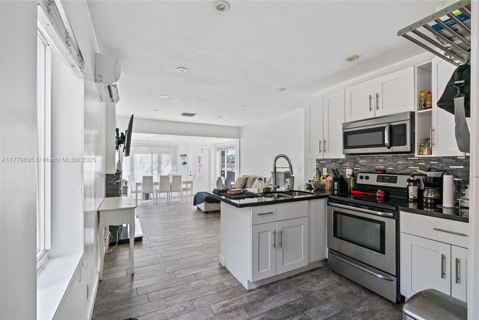 Small Image of 1843 SOUTH WEST 4TH AVE, Fort Lauderdale Number 11