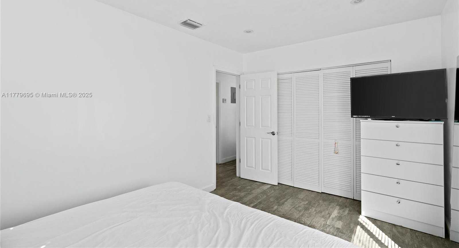 Small Image of 1843 SOUTH WEST 4TH AVE, Fort Lauderdale Number 15