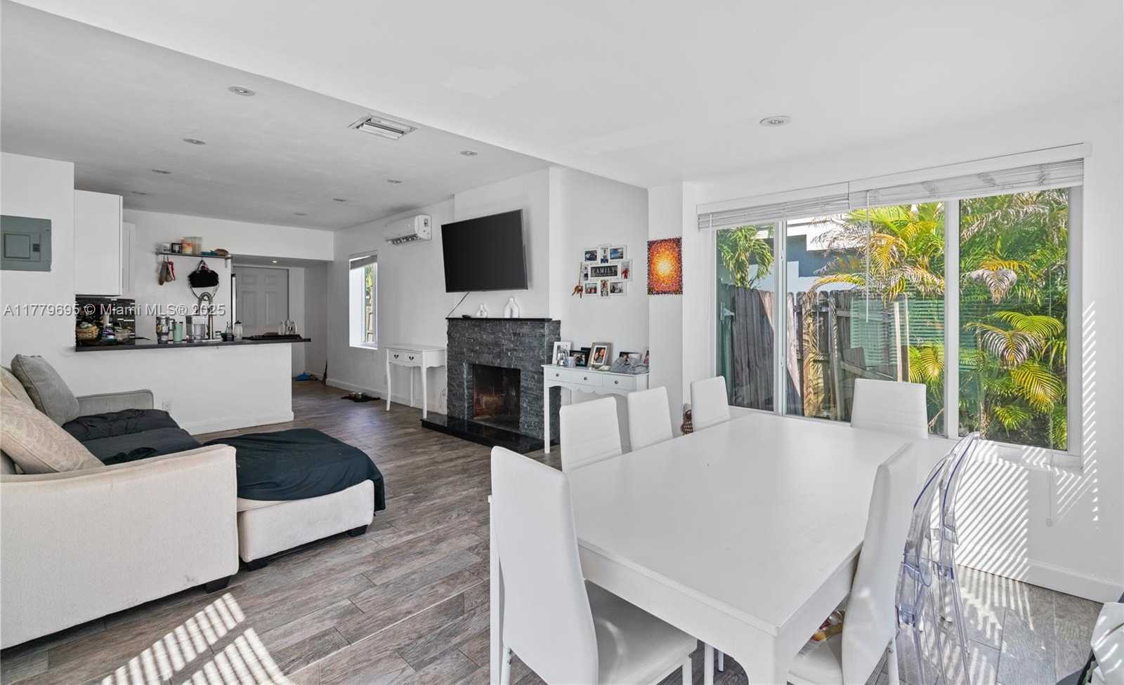 Small Image of 1843 SOUTH WEST 4TH AVE, Fort Lauderdale Number 3