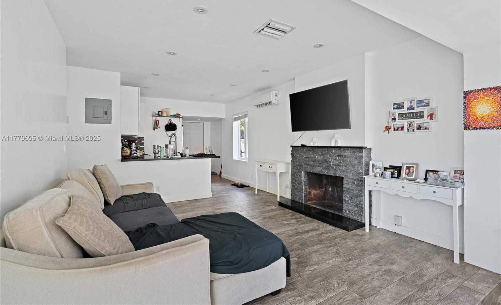 Small Image of 1843 SOUTH WEST 4TH AVE, Fort Lauderdale Number 6