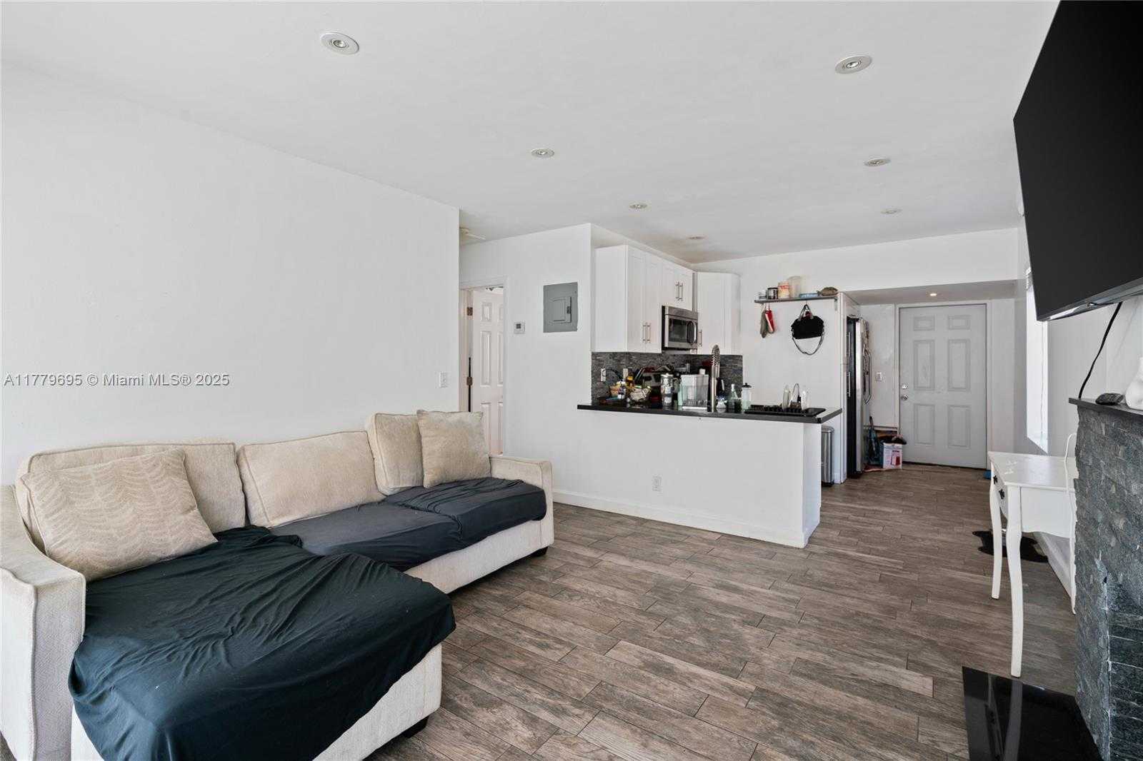 Small Image of 1843 SOUTH WEST 4TH AVE, Fort Lauderdale Number 7
