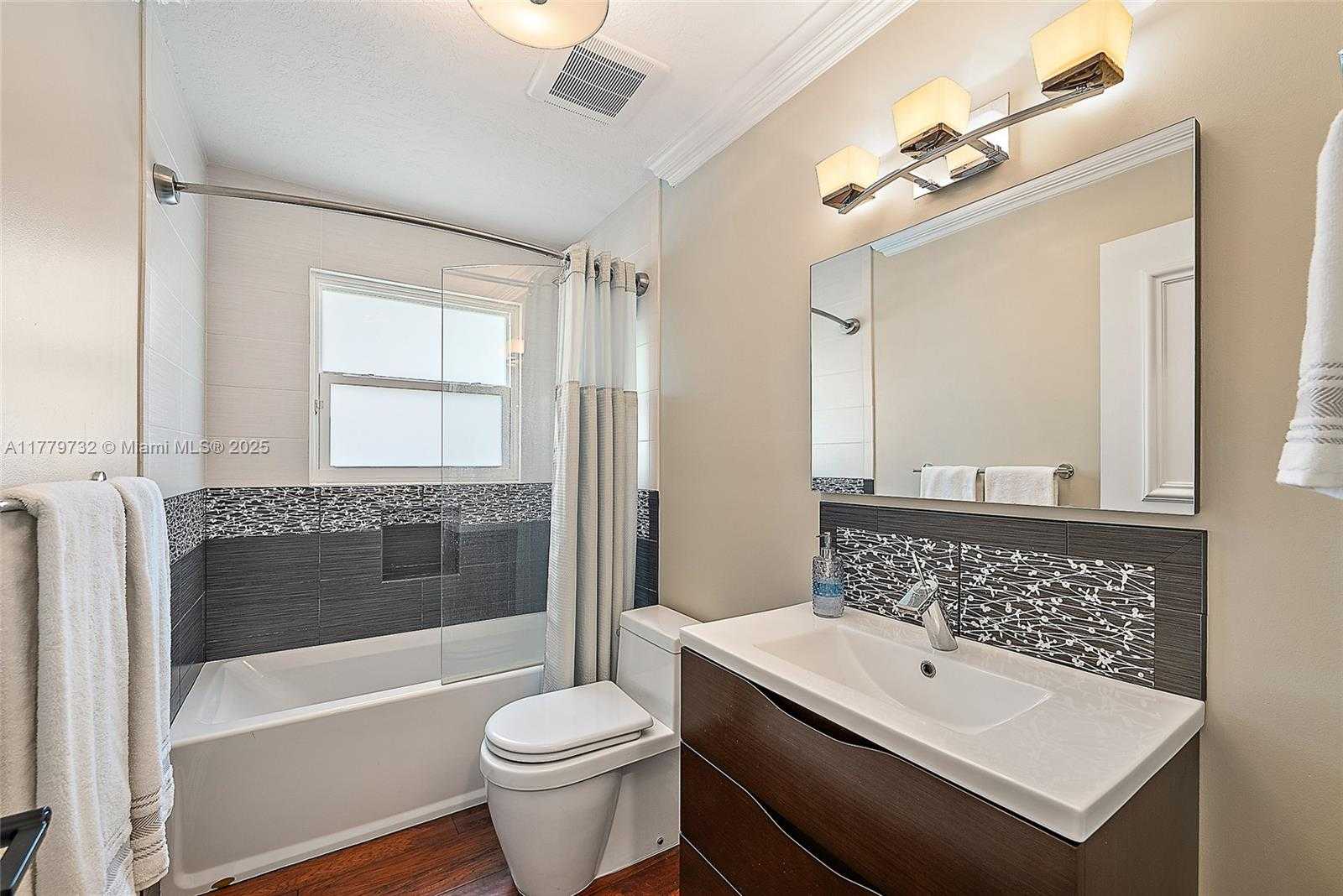 Small Image of 19028 SOUTH EAST WINDWARD ISLAND LN, Jupiter Number 28