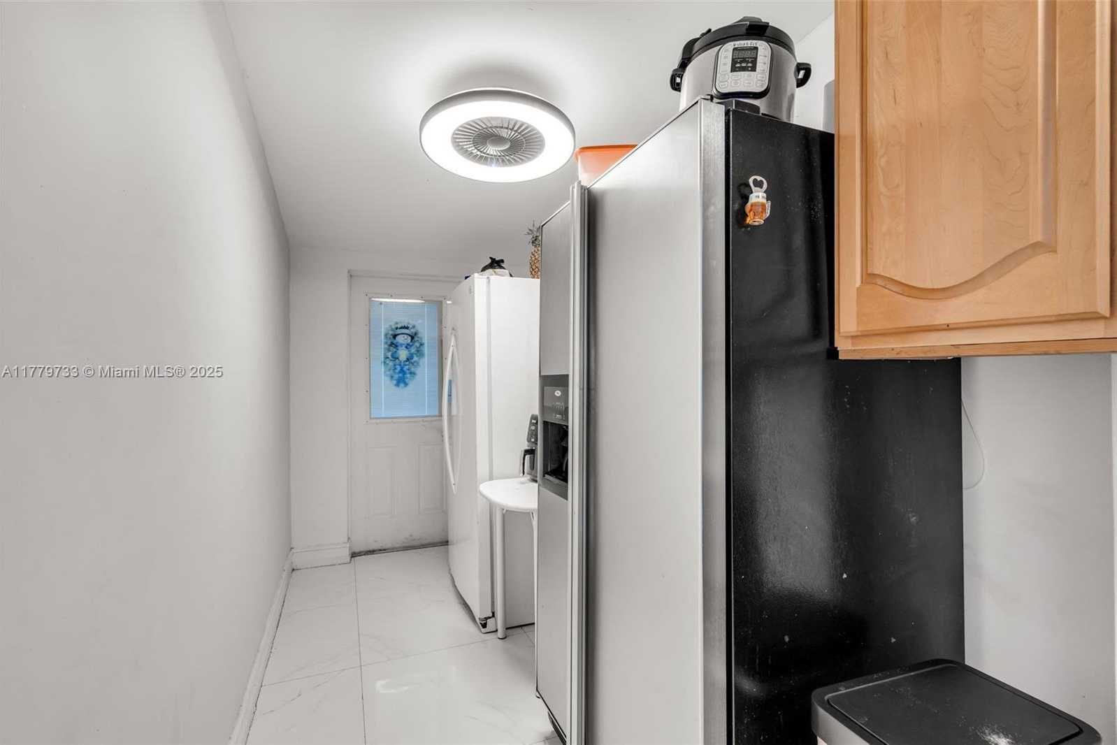 Small Image of 3201 NORTH WEST 98TH ST, Miami Number 12