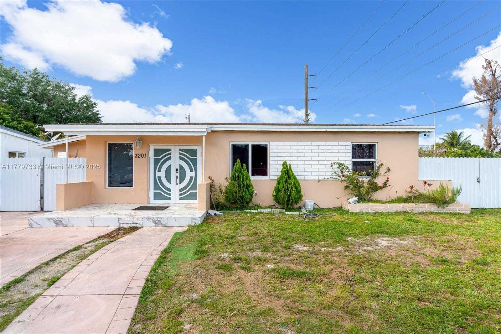 Small Image of 3201 NORTH WEST 98TH ST, Miami Number 2
