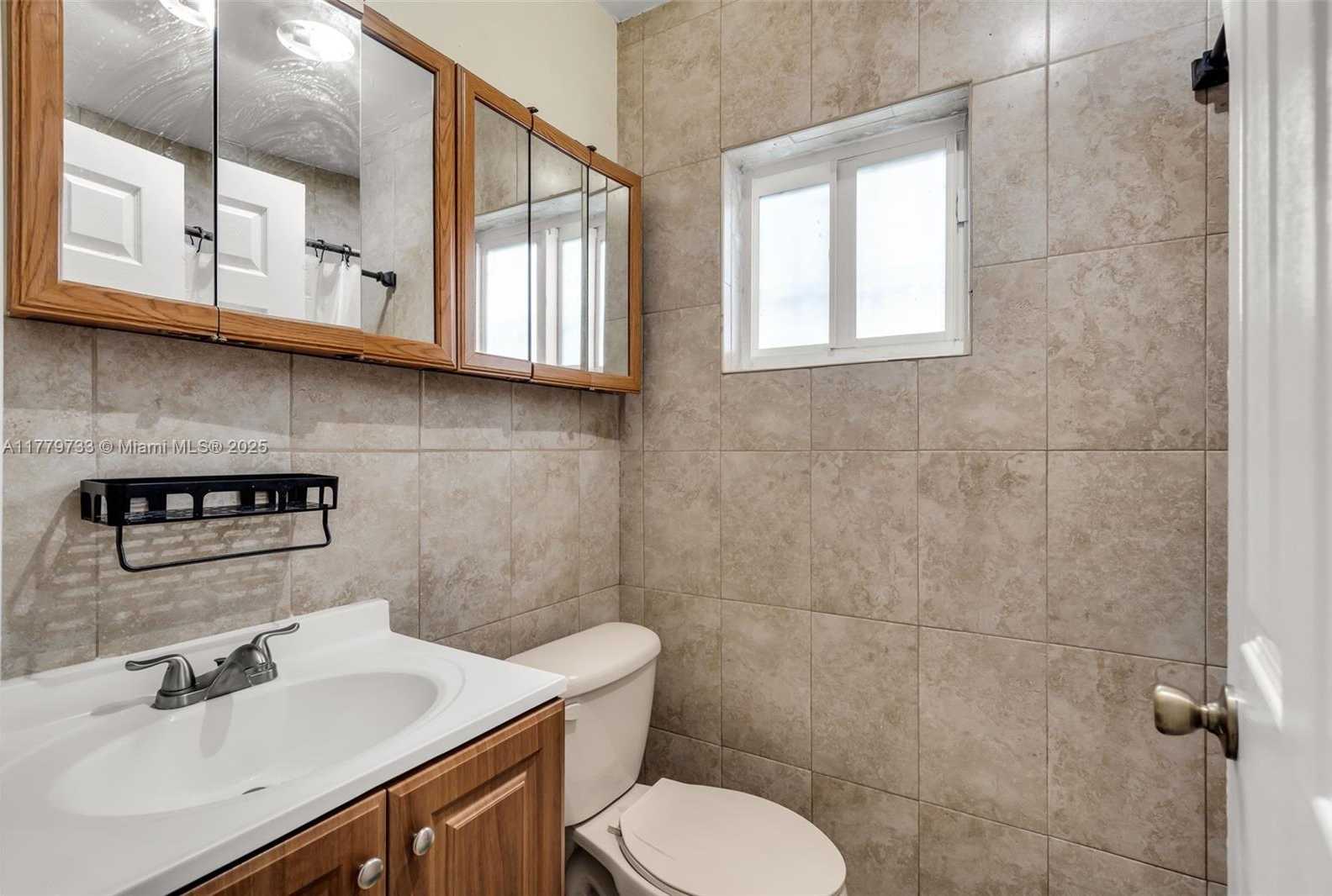 Small Image of 3201 NORTH WEST 98TH ST, Miami Number 23