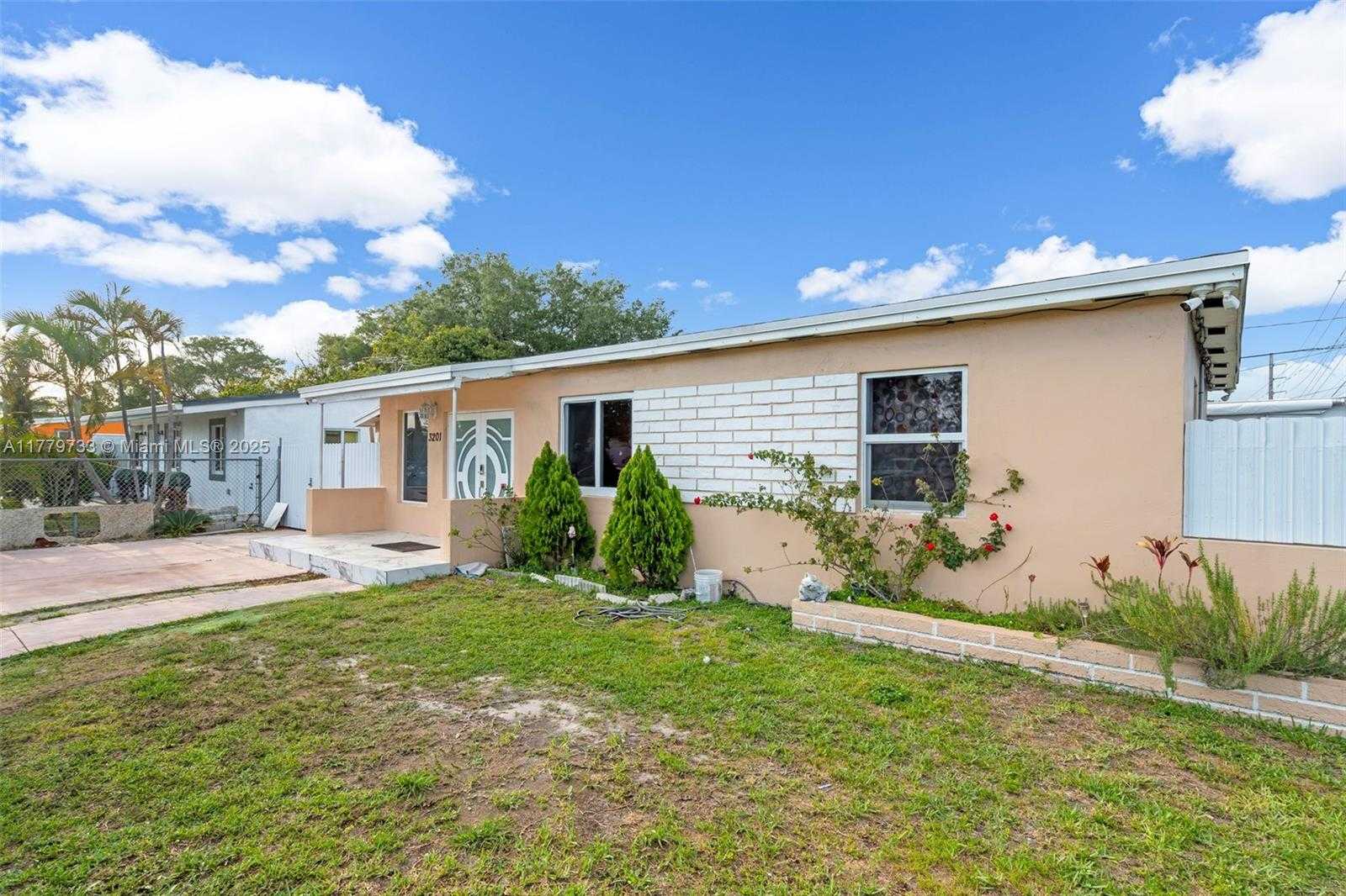 Small Image of 3201 NORTH WEST 98TH ST, Miami Number 3
