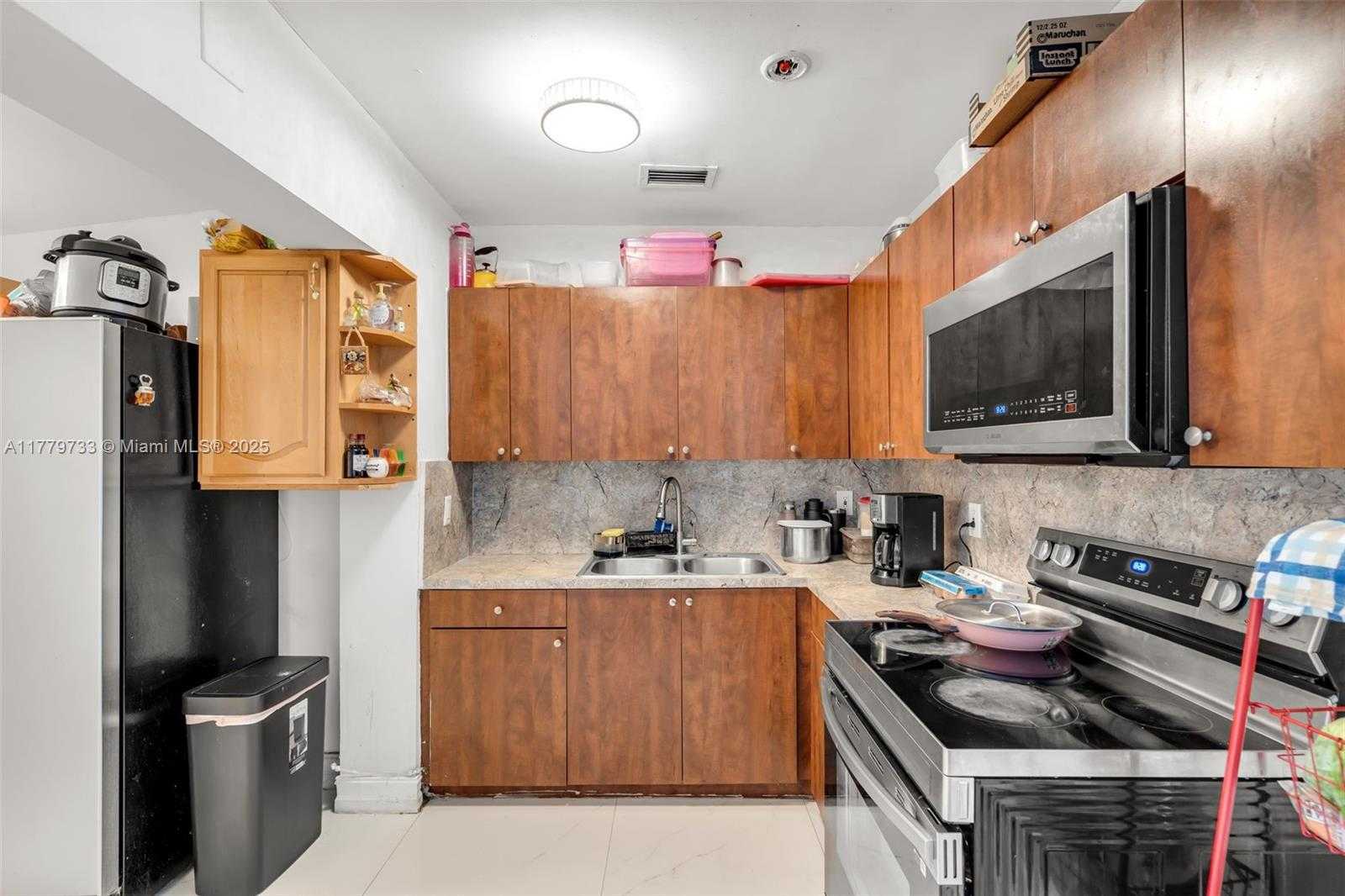 Small Image of 3201 NORTH WEST 98TH ST, Miami Number 8