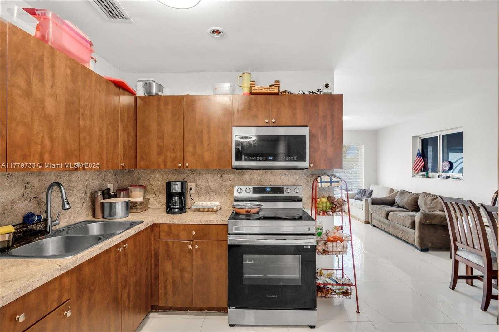 Small Image of 3201 NORTH WEST 98TH ST, Miami Number 9