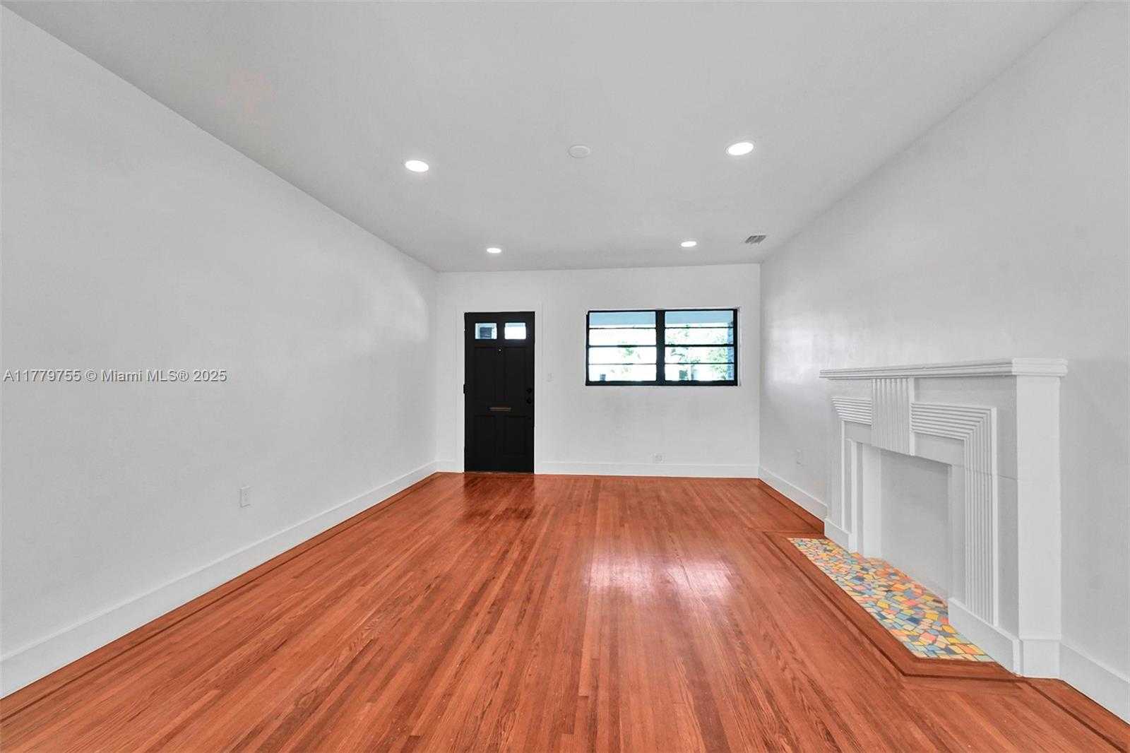 Small Image of 9173 BYRON AVE, Surfside Number 14