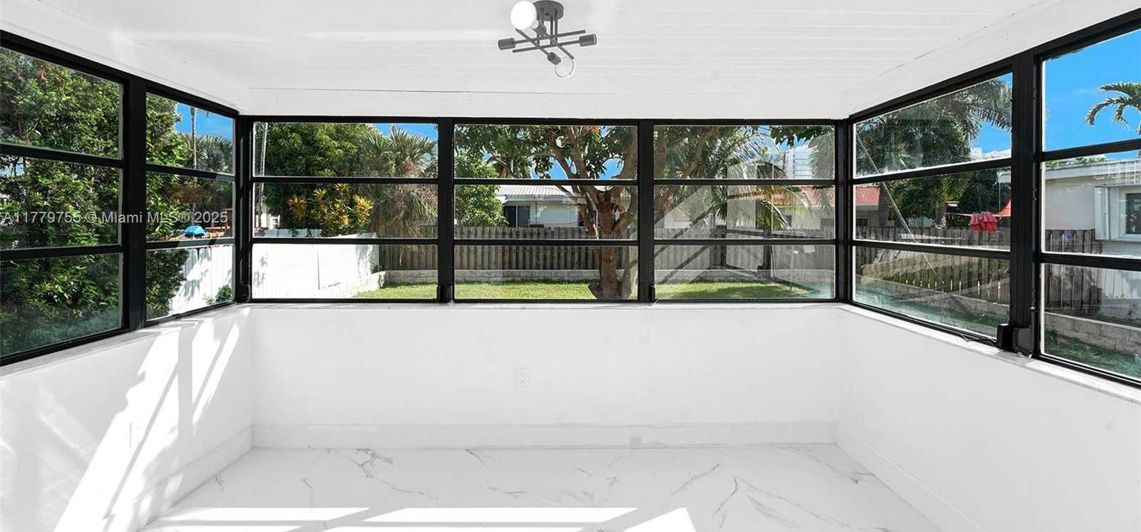 Small Image of 9173 BYRON AVE, Surfside Number 17