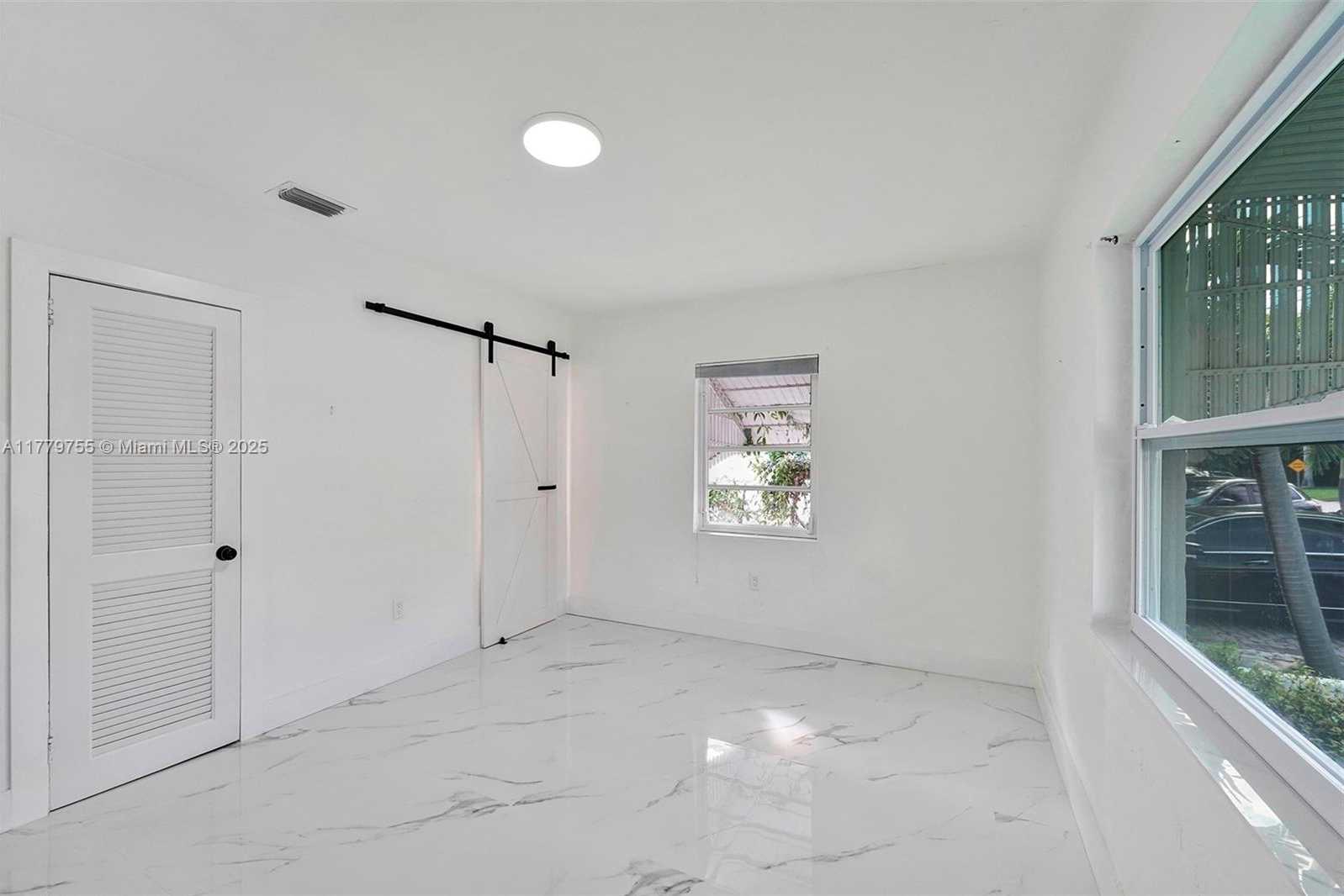 Small Image of 9173 BYRON AVE, Surfside Number 3
