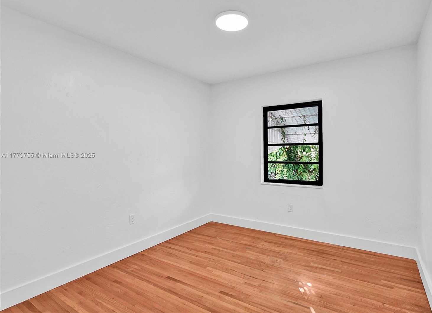 Small Image of 9173 BYRON AVE, Surfside Number 7