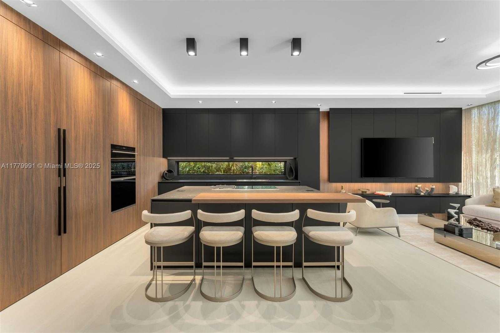 Small Image of 13225 ARCH CREEK TER, North Miami Number 11