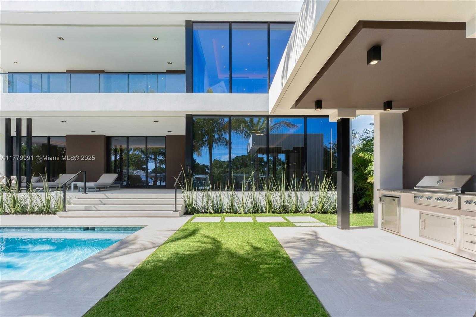 Small Image of 13225 ARCH CREEK TER, North Miami Number 2