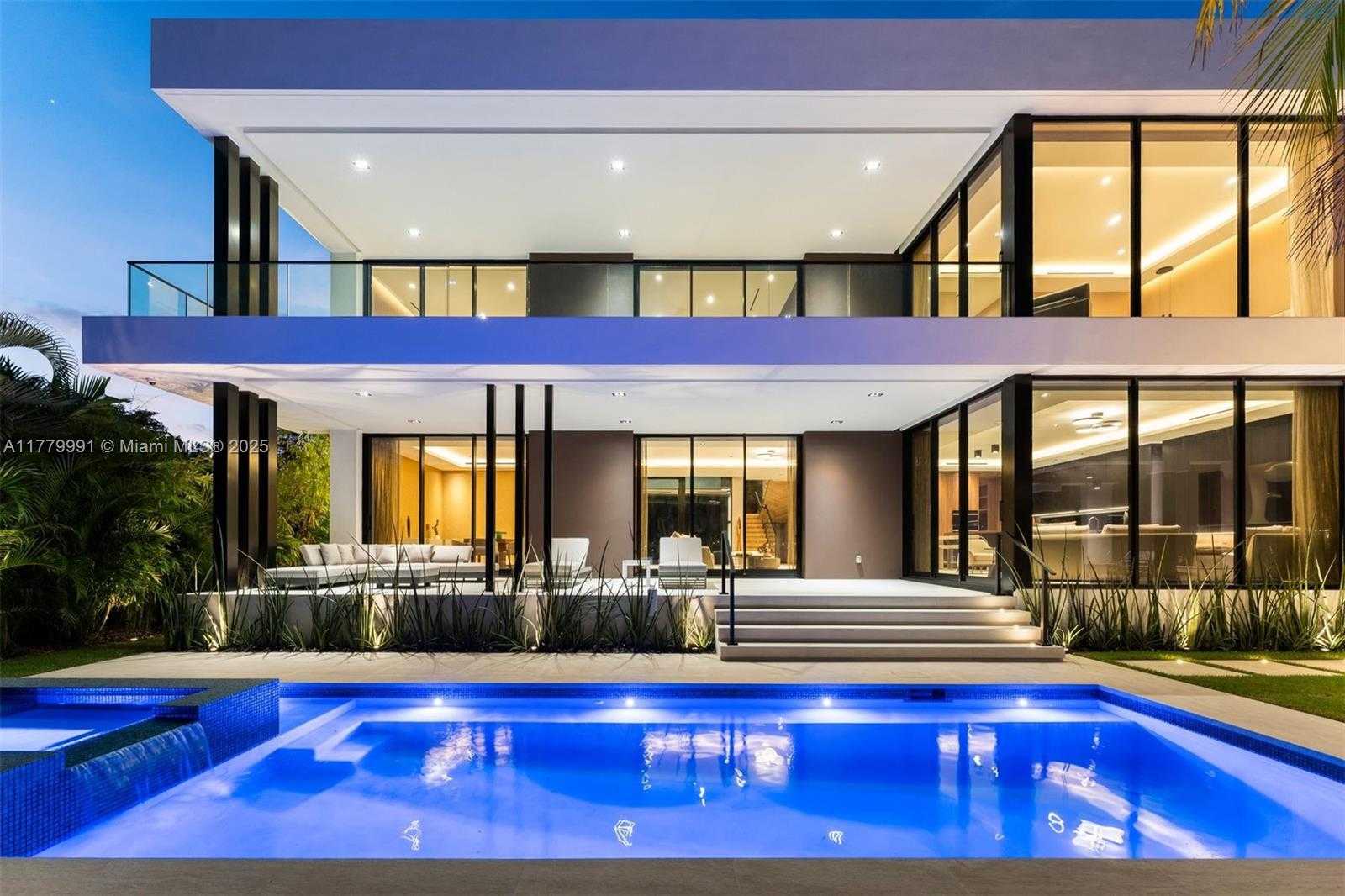 Small Image of 13225 ARCH CREEK TER, North Miami Number 3