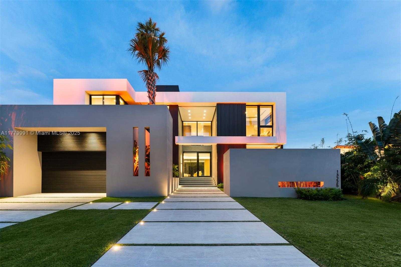Small Image of 13225 ARCH CREEK TER, North Miami Number 5