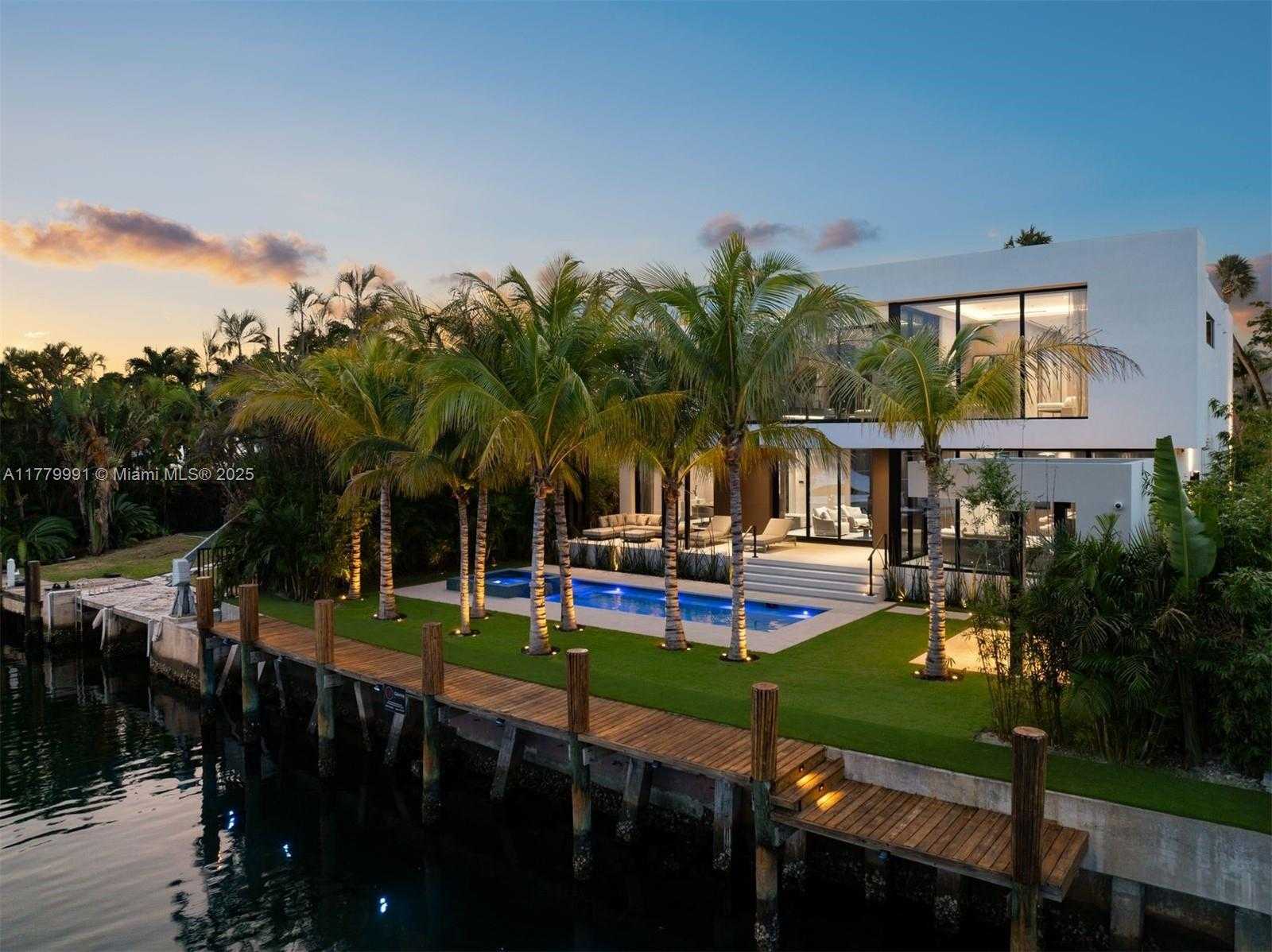 Small Image of 13225 ARCH CREEK TER, North Miami Number 68