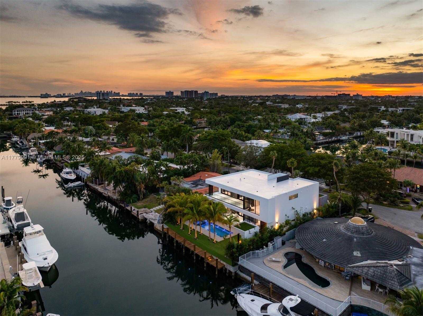 Small Image of 13225 ARCH CREEK TER, North Miami Number 69