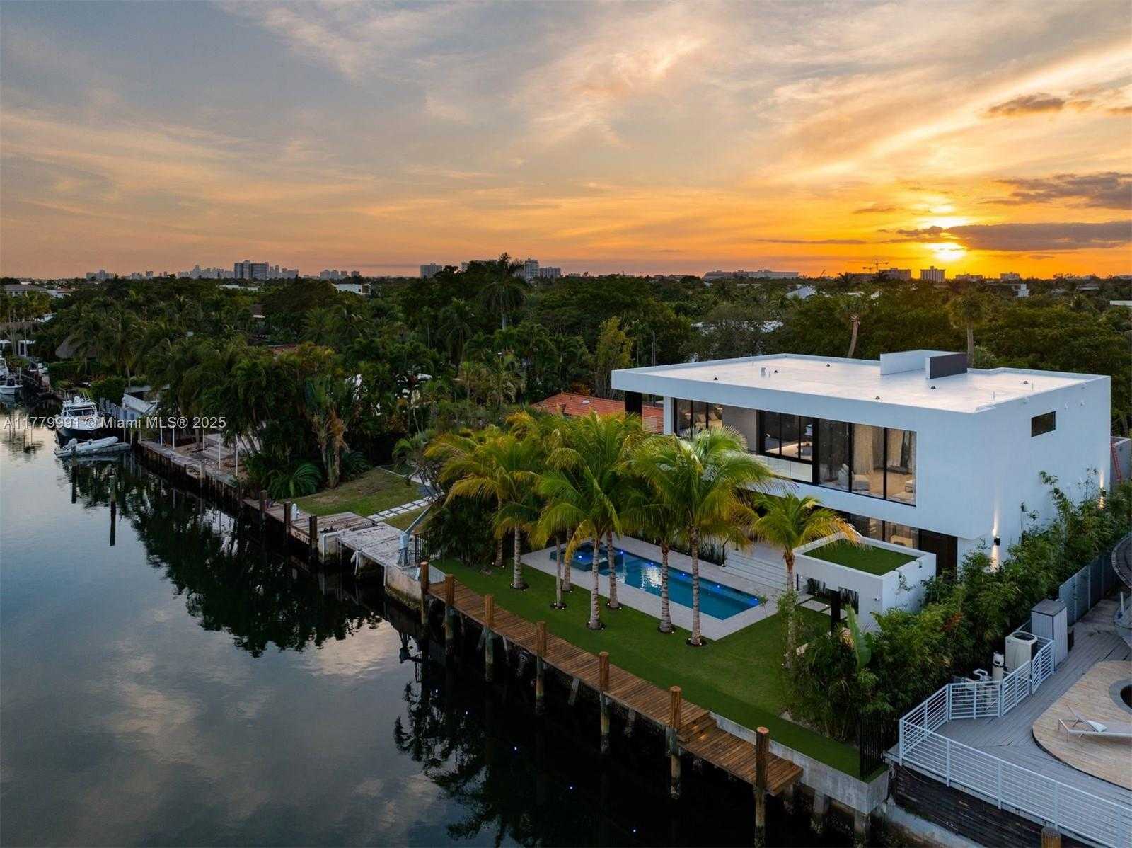 Small Image of 13225 ARCH CREEK TER, North Miami Number 71