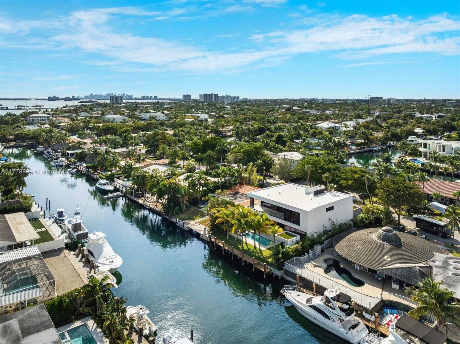Small Image of 13225 ARCH CREEK TER, North Miami Number 72