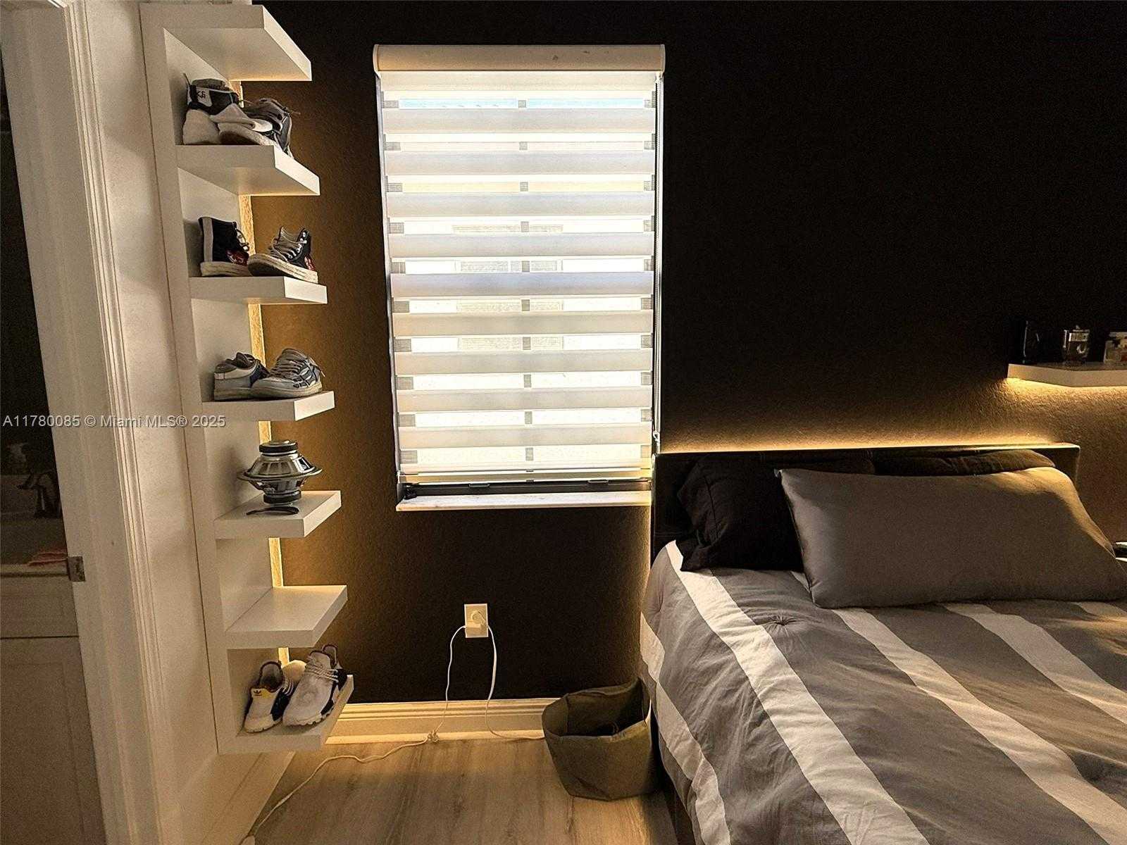 Small Image of 10060 NORTH WEST 86TH TER, Doral Number 23