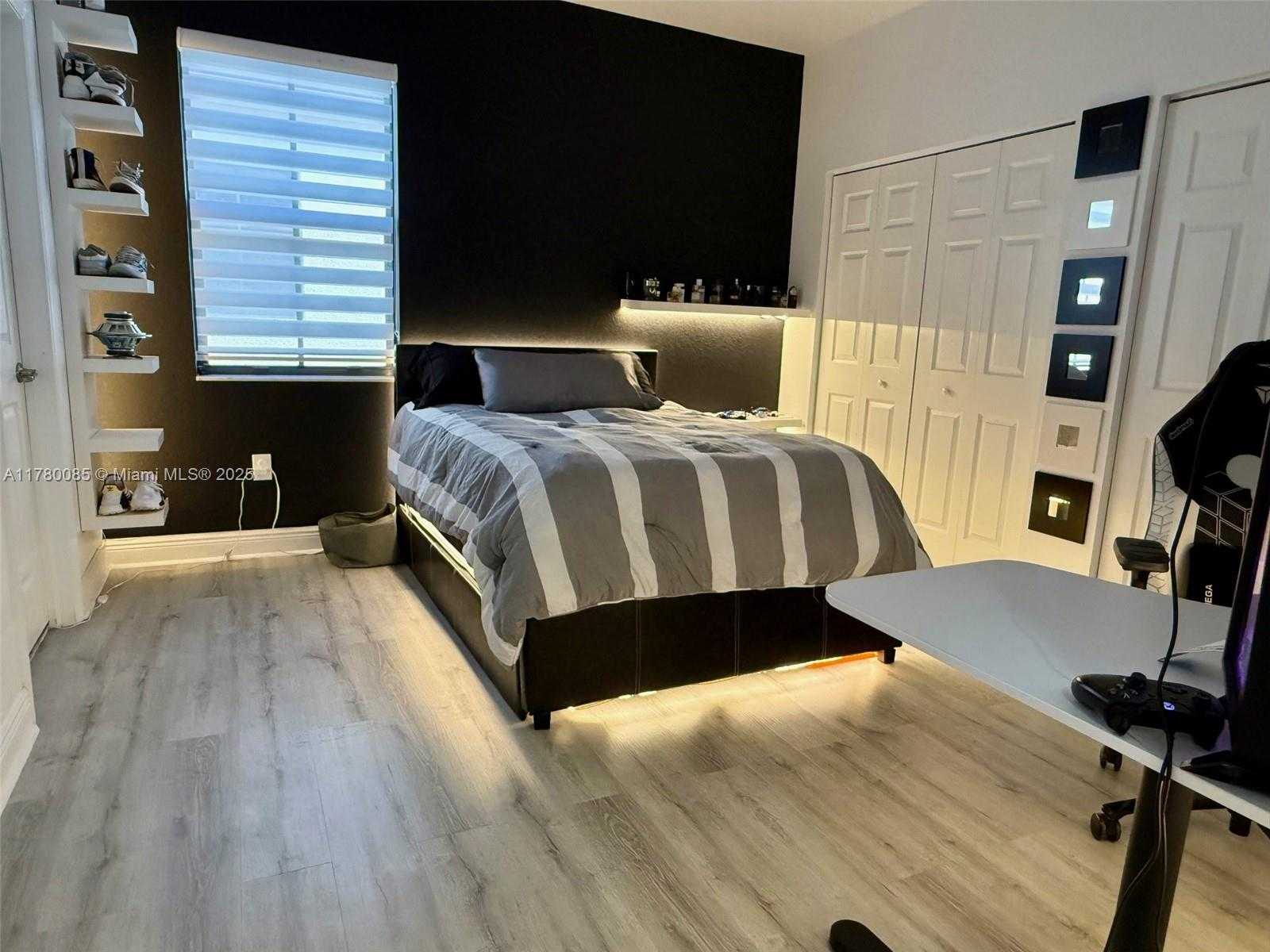 Small Image of 10060 NORTH WEST 86TH TER, Doral Number 24