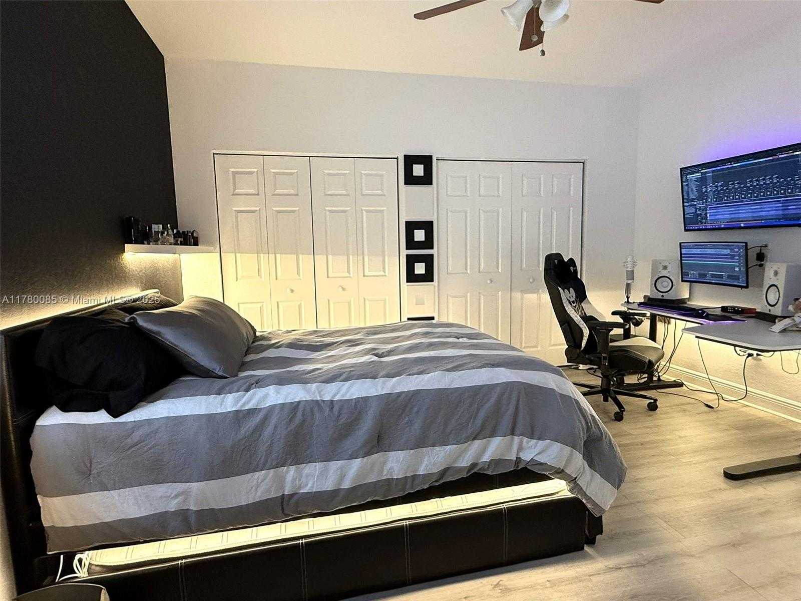 Small Image of 10060 NORTH WEST 86TH TER, Doral Number 25