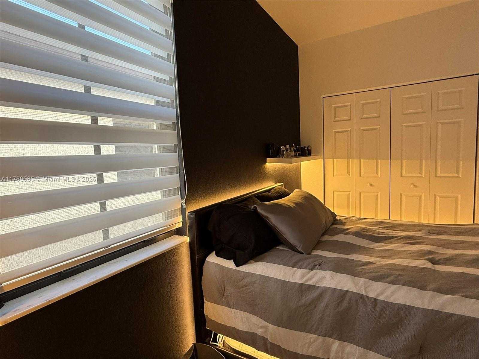 Small Image of 10060 NORTH WEST 86TH TER, Doral Number 26