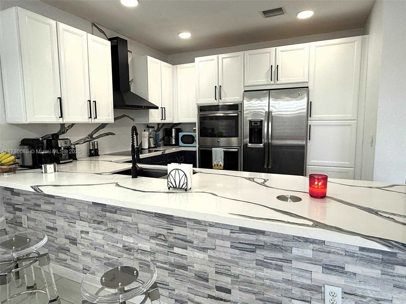 Small Image of 10060 NORTH WEST 86TH TER, Doral Number 3