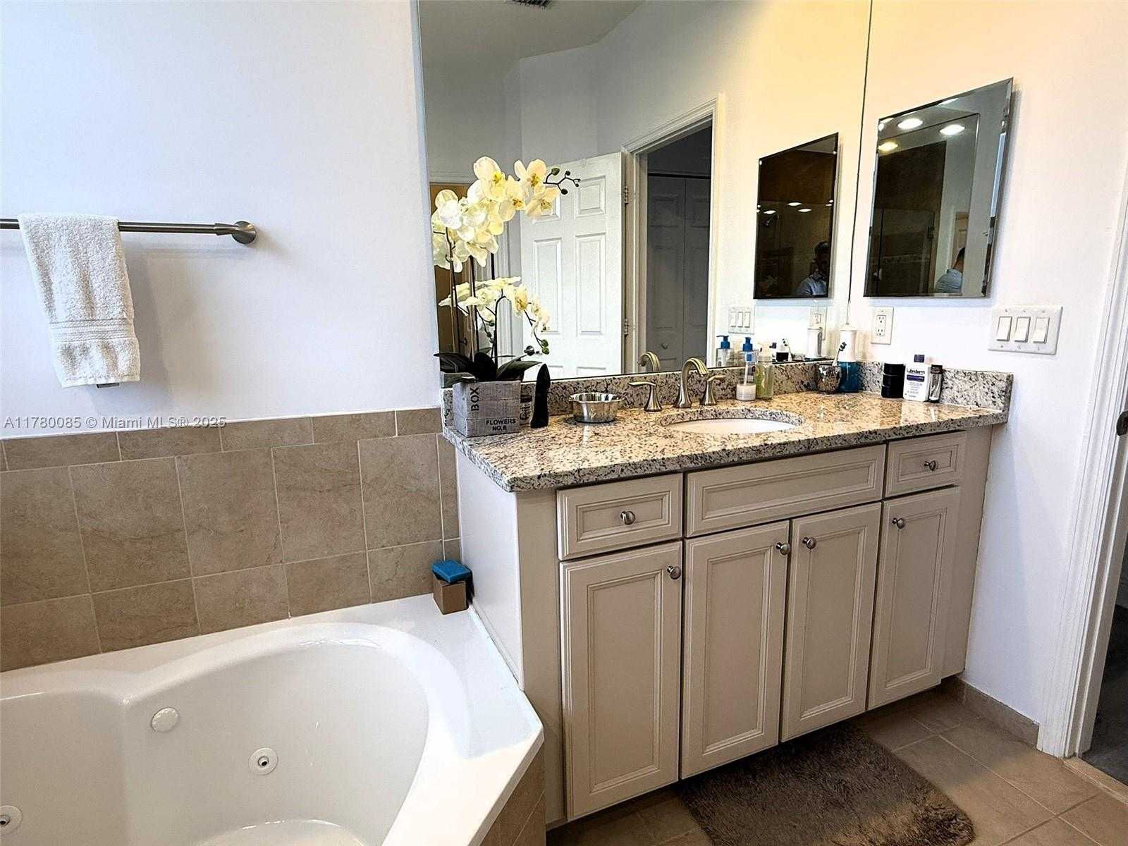 Small Image of 10060 NORTH WEST 86TH TER, Doral Number 31