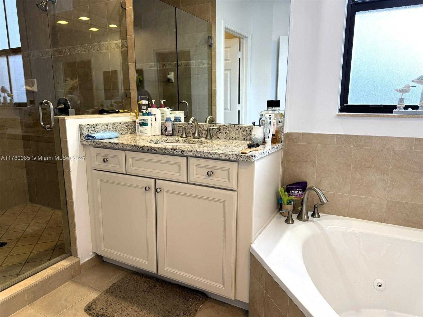 Small Image of 10060 NORTH WEST 86TH TER, Doral Number 32