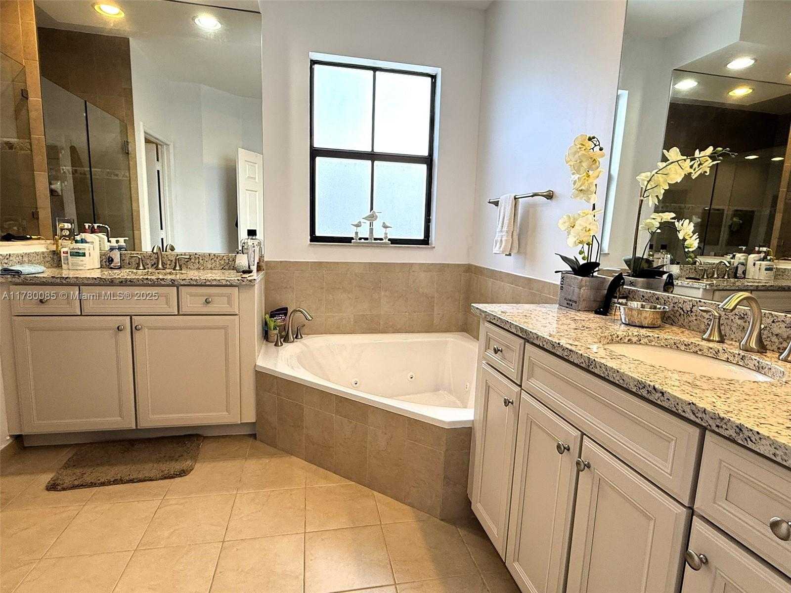 Small Image of 10060 NORTH WEST 86TH TER, Doral Number 33