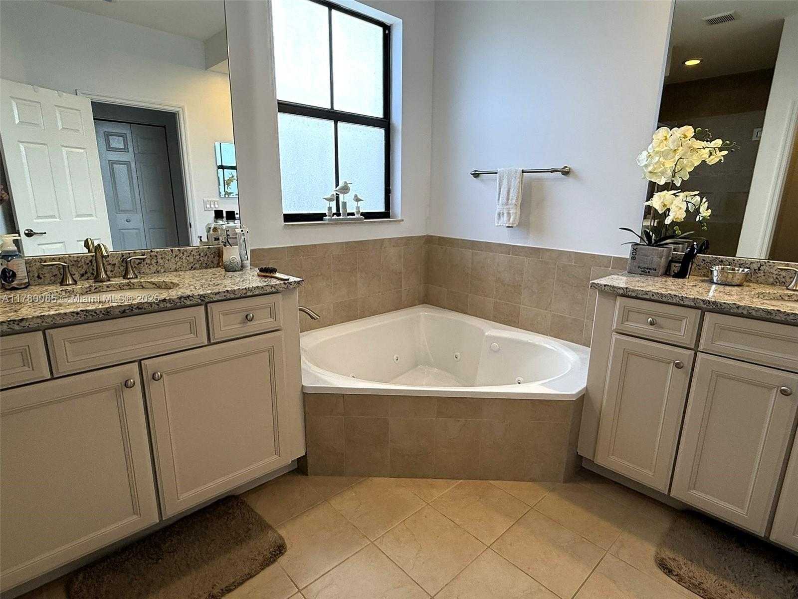 Small Image of 10060 NORTH WEST 86TH TER, Doral Number 34