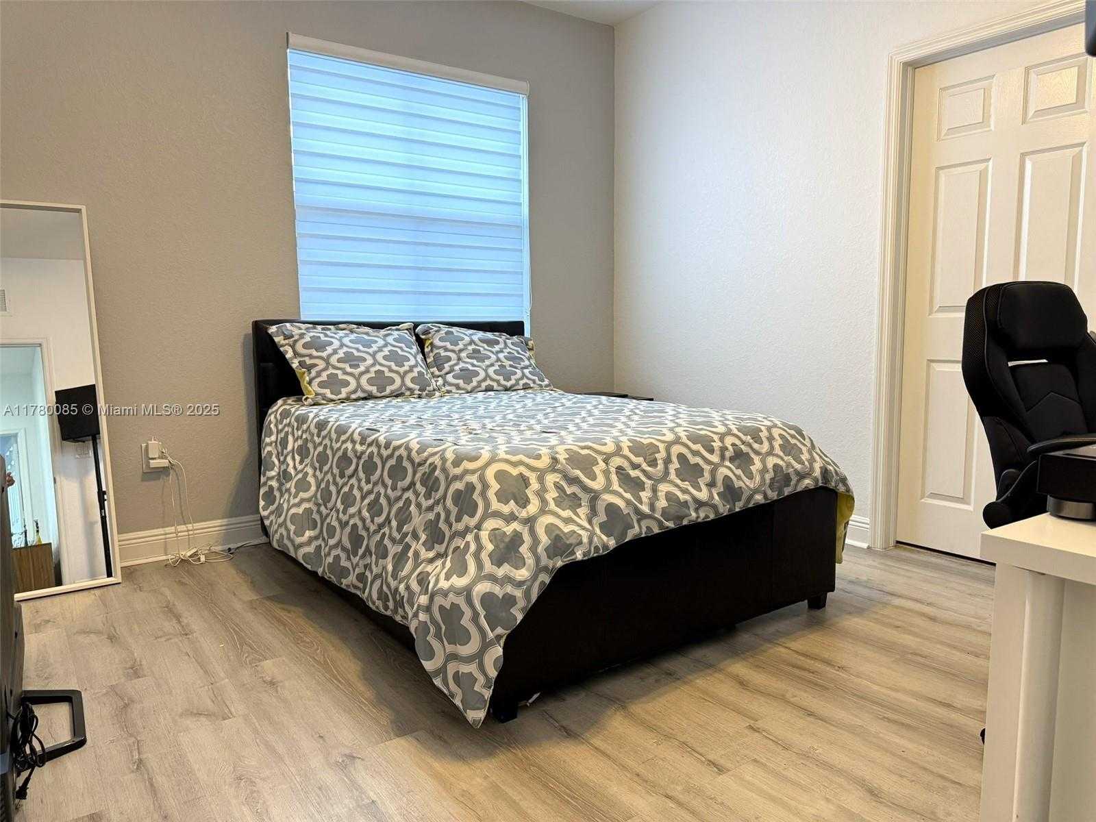 Small Image of 10060 NORTH WEST 86TH TER, Doral Number 35