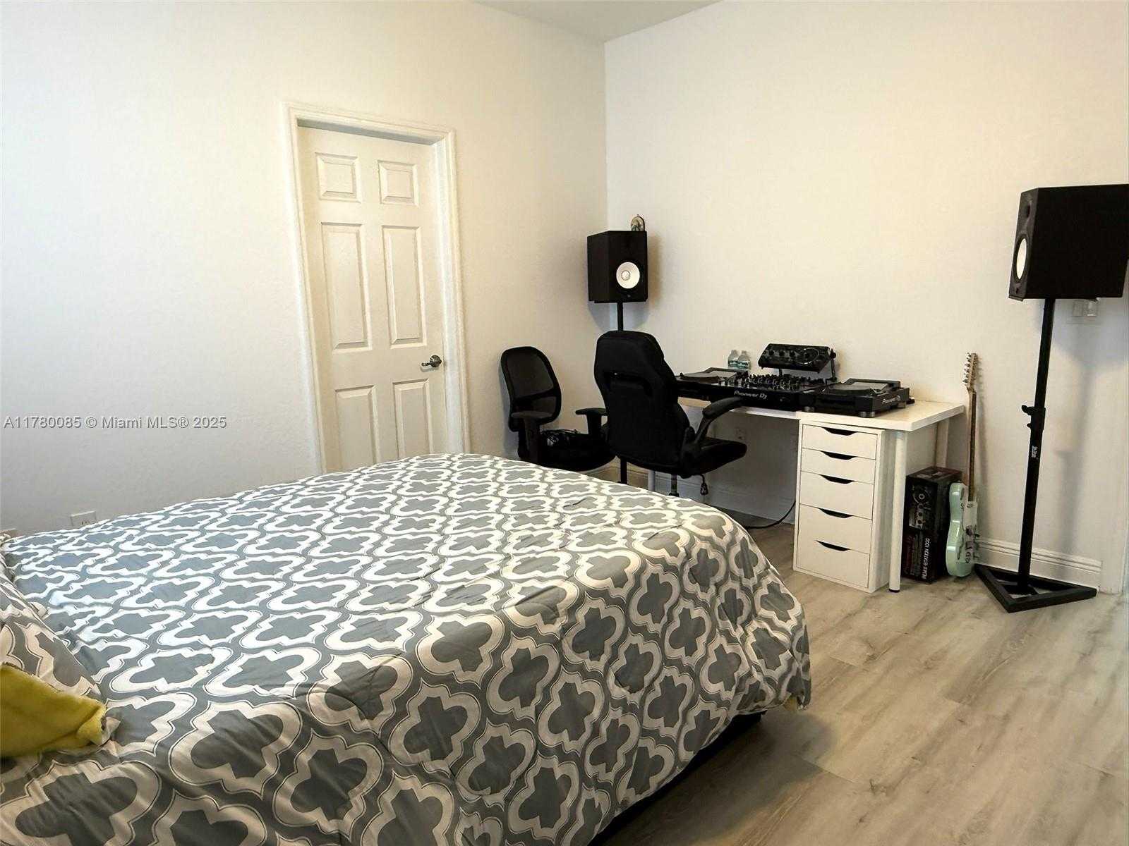 Small Image of 10060 NORTH WEST 86TH TER, Doral Number 36