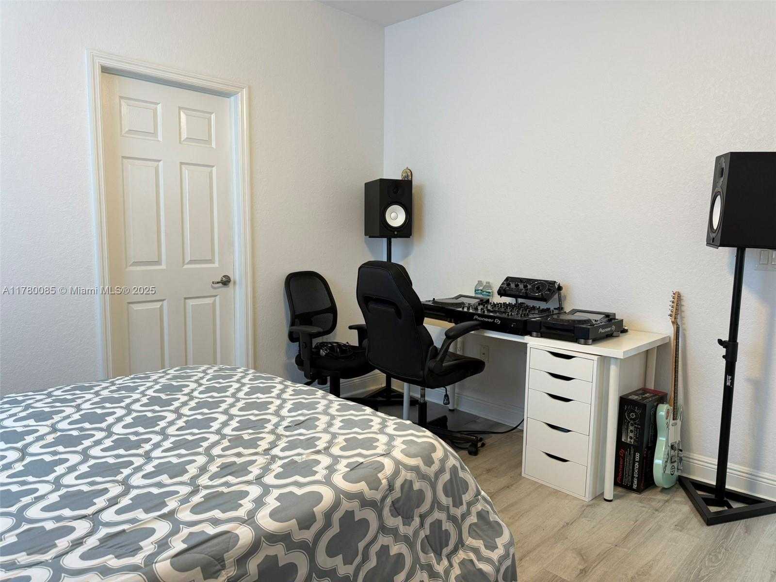 Small Image of 10060 NORTH WEST 86TH TER, Doral Number 37