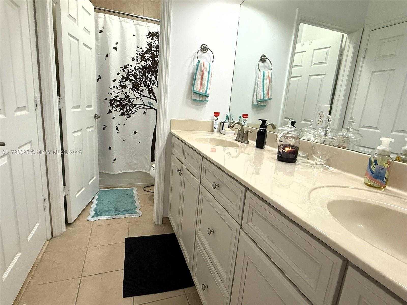 Small Image of 10060 NORTH WEST 86TH TER, Doral Number 38