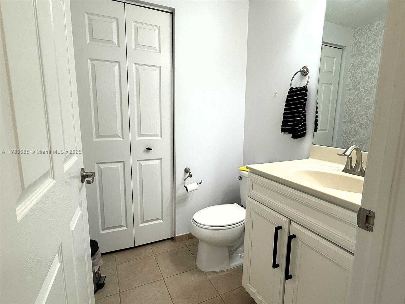 Small Image of 10060 NORTH WEST 86TH TER, Doral Number 39