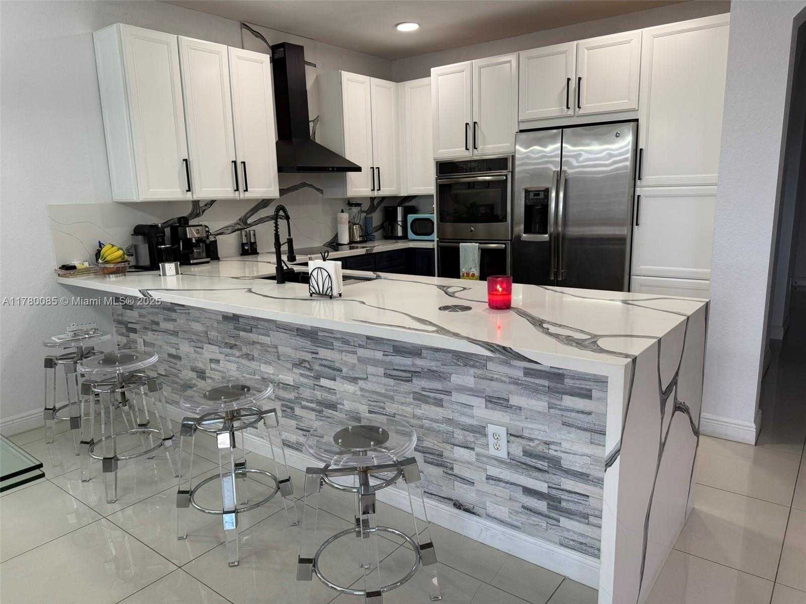 Small Image of 10060 NORTH WEST 86TH TER, Doral Number 4