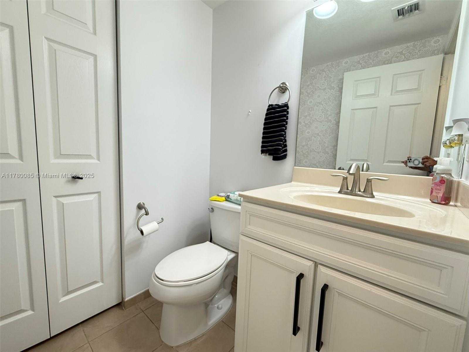 Small Image of 10060 NORTH WEST 86TH TER, Doral Number 40