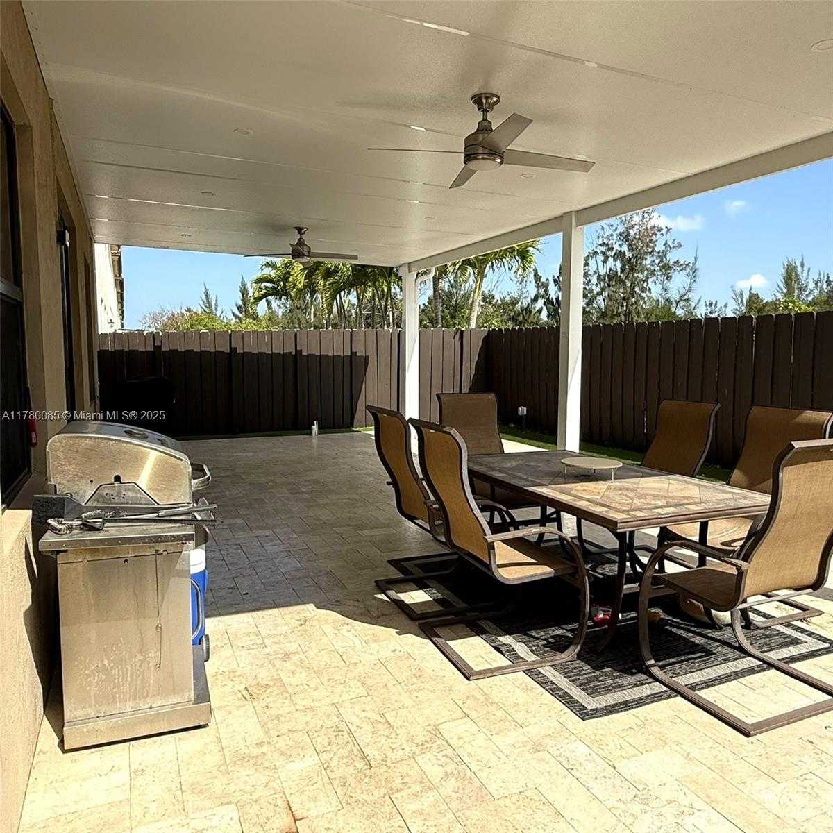 Small Image of 10060 NORTH WEST 86TH TER, Doral Number 44