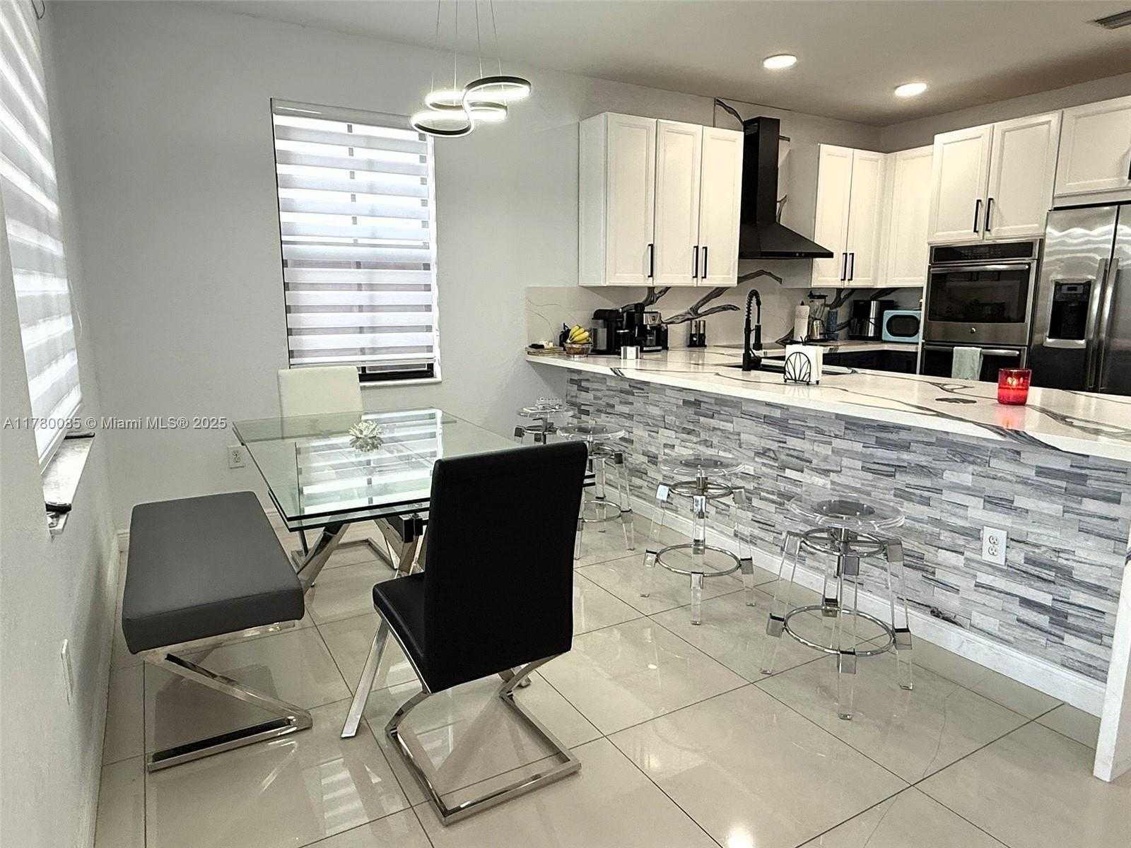 Small Image of 10060 NORTH WEST 86TH TER, Doral Number 5