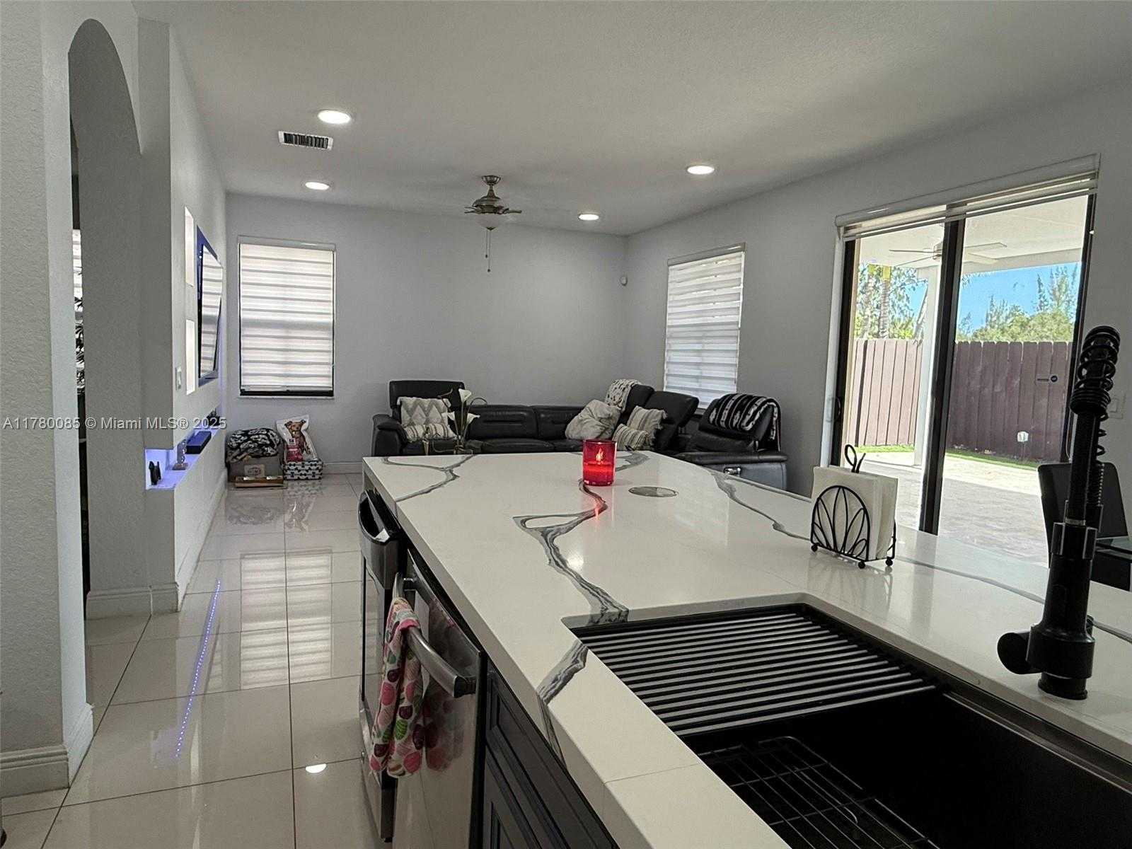 Small Image of 10060 NORTH WEST 86TH TER, Doral Number 7